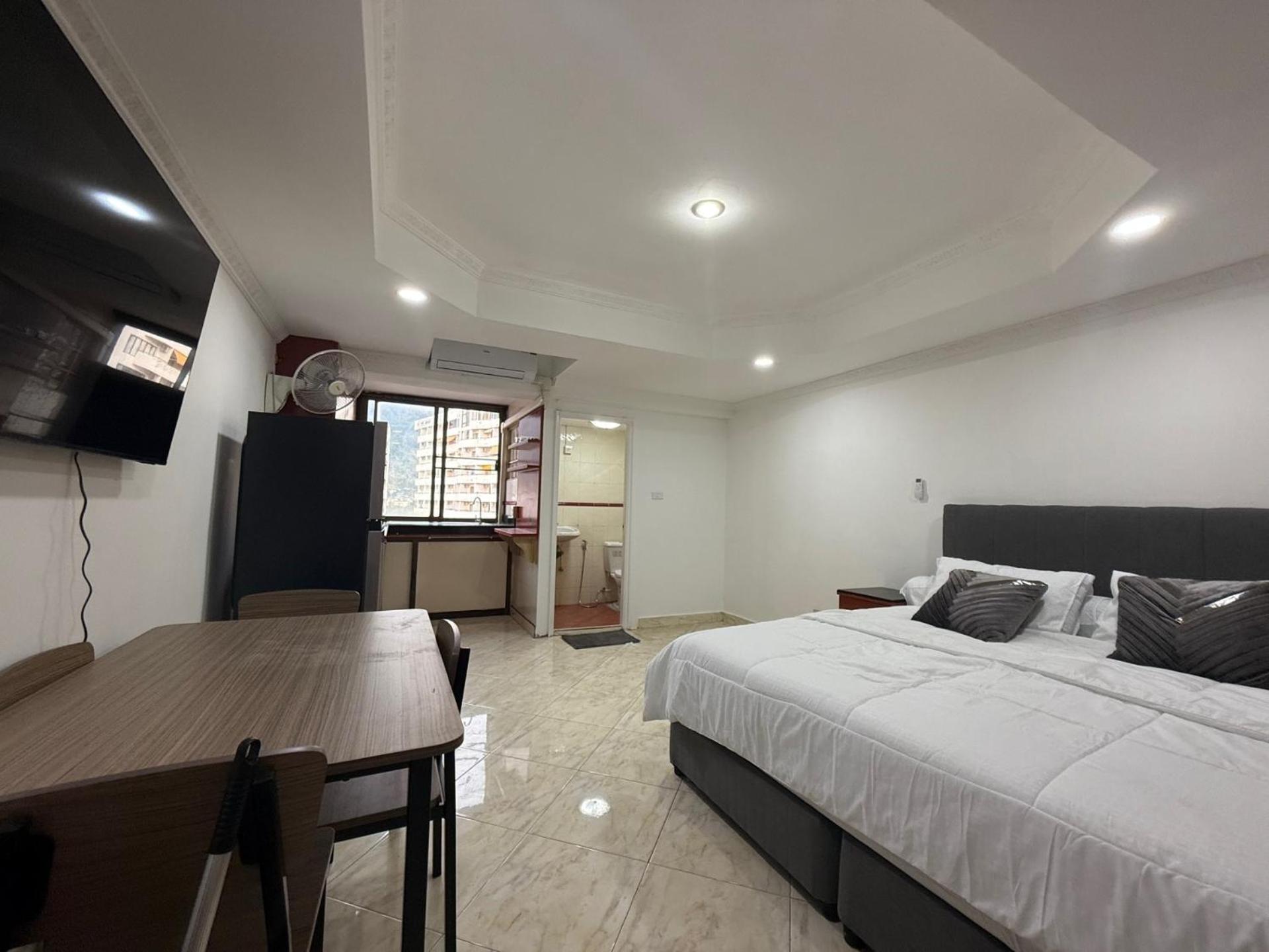 Apartment Condos: Beachside Retreat With Smart Tv & Kitchen Patong
